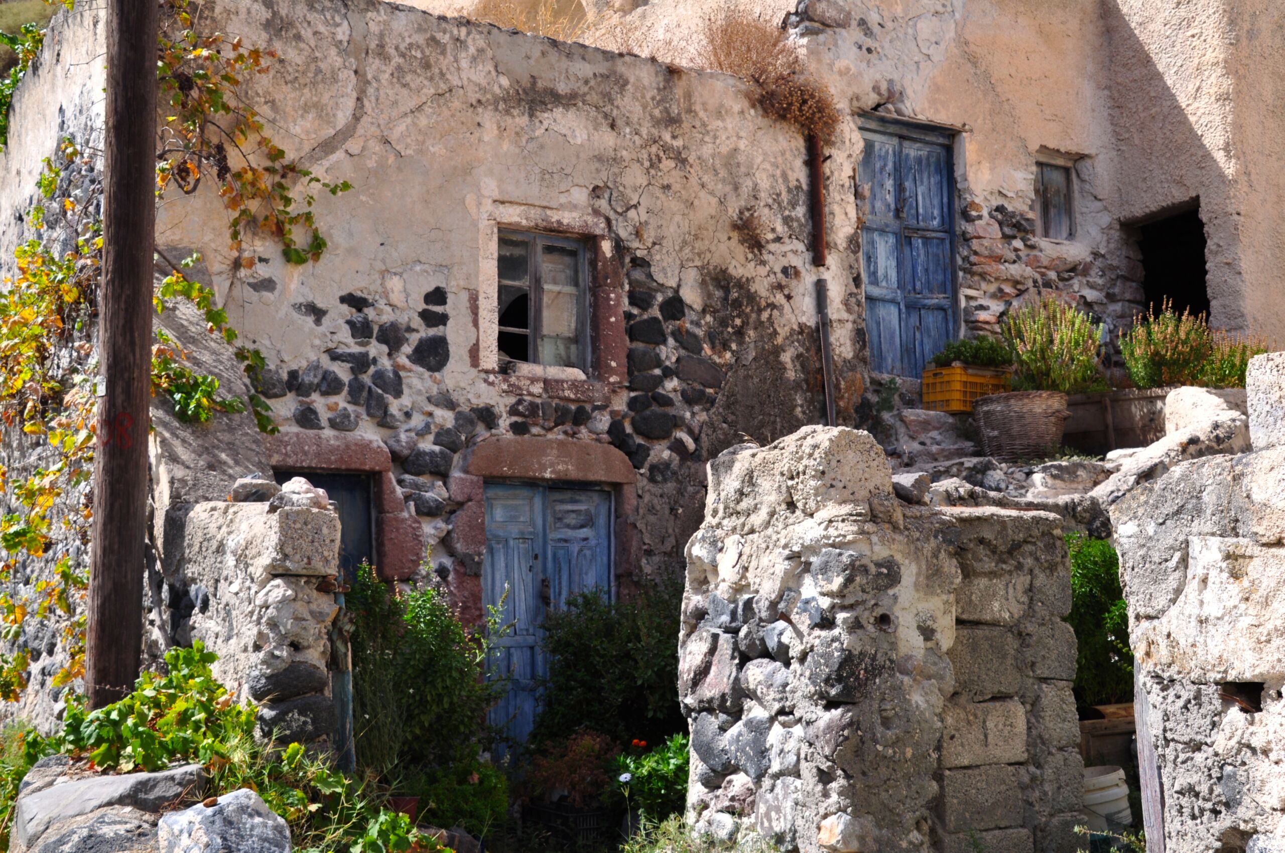 7 Santorini hidden gems you can discover with the help of local residents