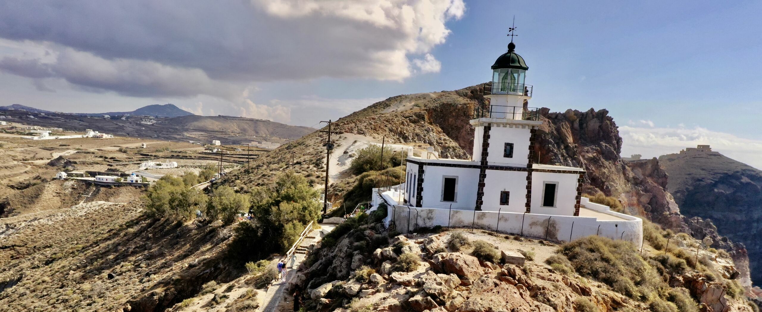 The charming Akrotiri Lighthouse: Uncover the beauty and history of one of Santorini’s top attractions