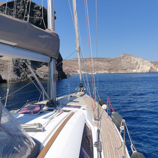Santorini sailing tours