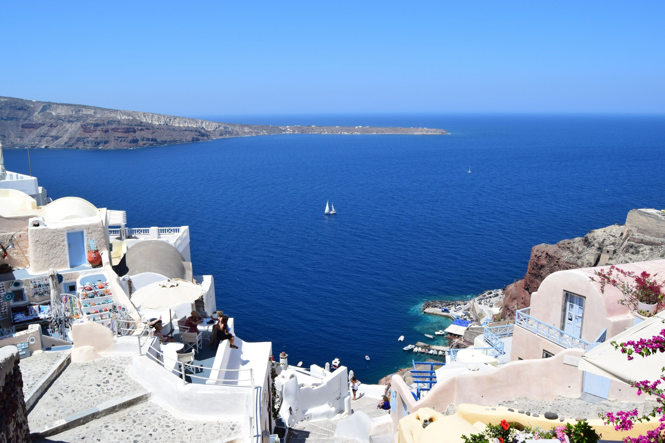 Unveiling the magic of Santorini: A detailed guide to Santorini boat tours