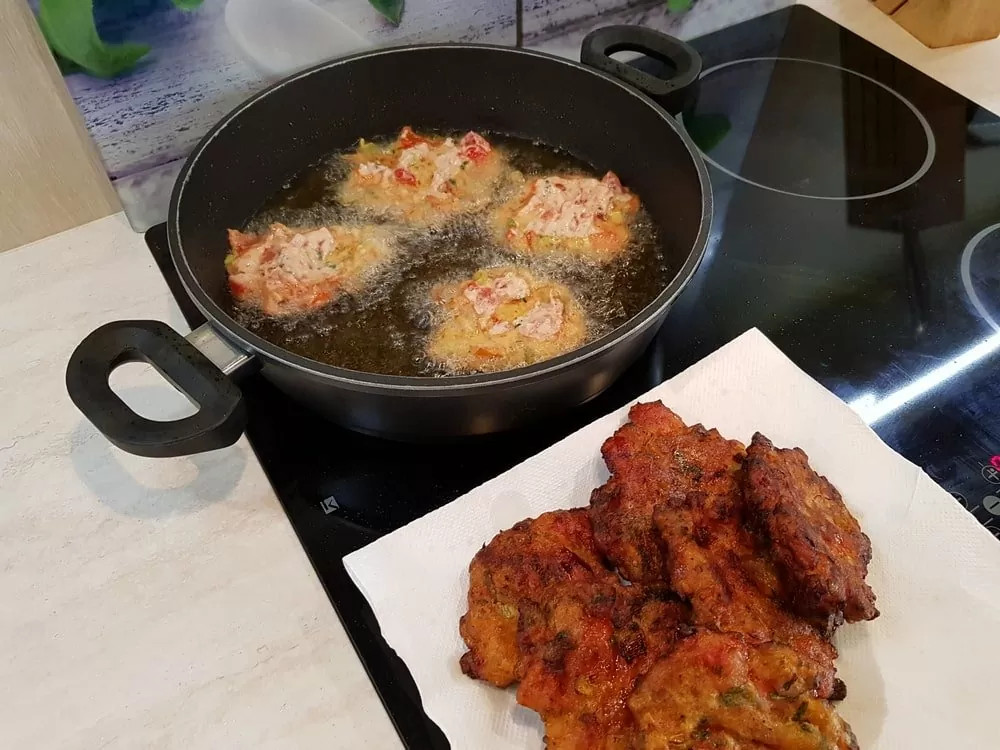 Cook tomato fritters in a virtual cooking class in Santorini