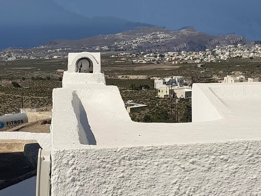 What to do in Santorini? Explore the traditional village of Pyrgos